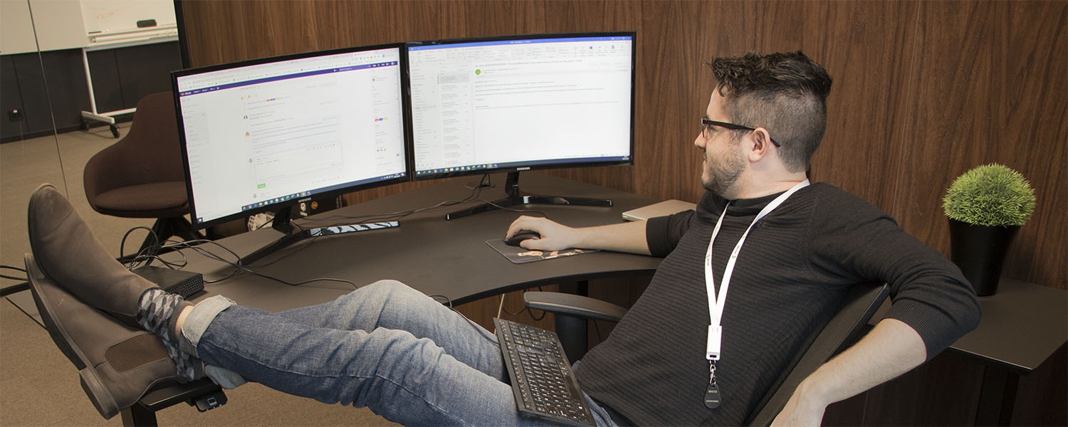10 tips til god arbeidsstilling foran dataskjerm 10 tips til god arbeidsstilling foran dataskjerm